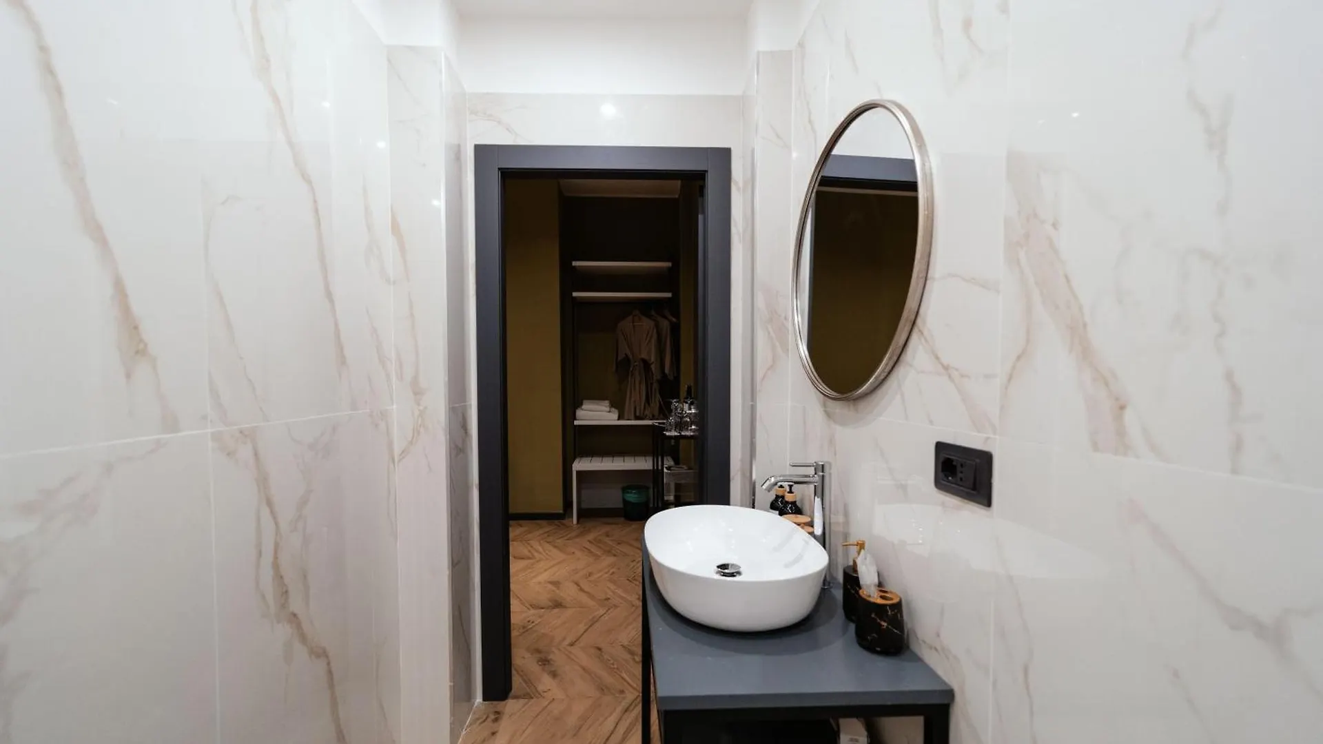 George'S Suite&Spa With Parking Como Italy